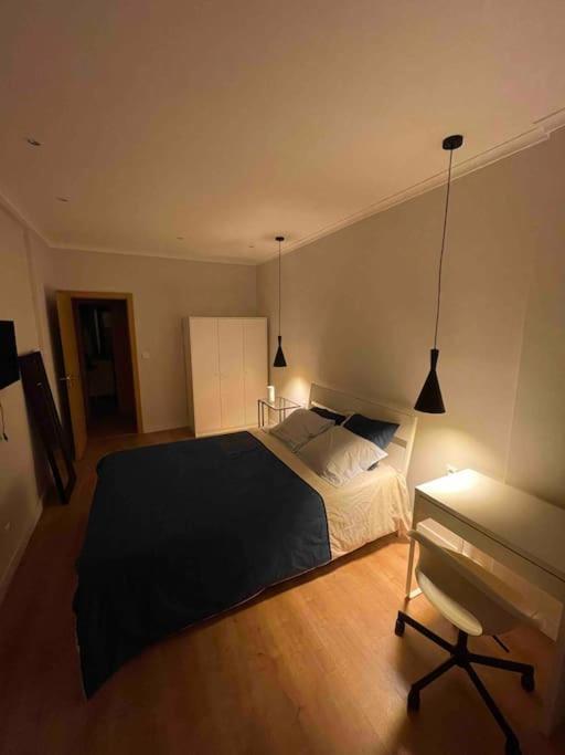 Quarto De Casal Close To Lisbon Flat Equipado Almada Bagian luar foto